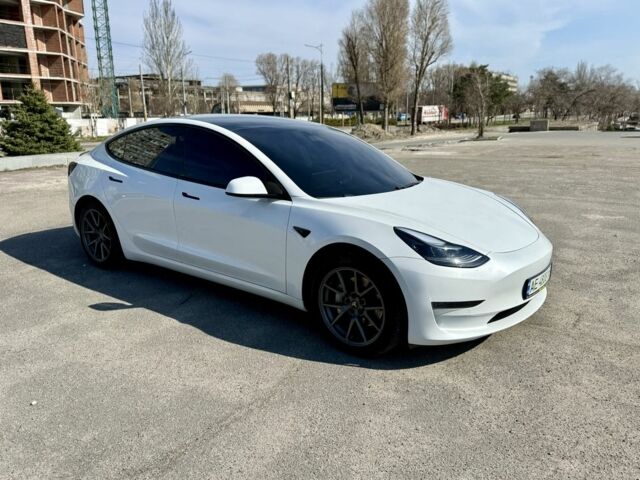 Белый Тесла Модель 3, объемом двигателя 0 л и пробегом 60 тыс. км за 17999 $, фото 3 на Automoto.ua