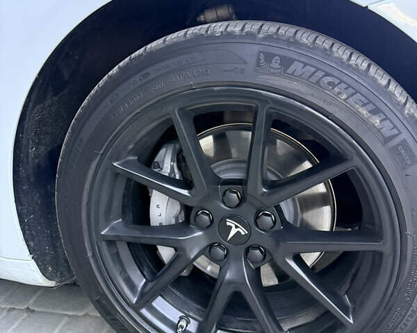 Белый Тесла Модель 3, объемом двигателя 0 л и пробегом 59 тыс. км за 22800 $, фото 5 на Automoto.ua