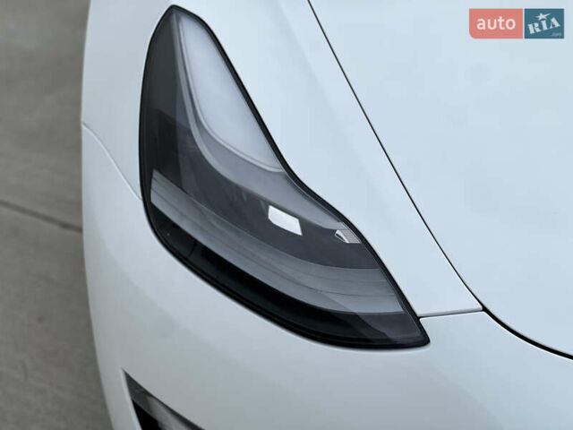 Білий Тесла Модель 3, об'ємом двигуна 0 л та пробігом 107 тис. км за 19999 $, фото 13 на Automoto.ua