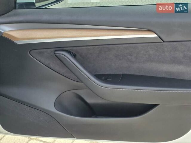 Білий Тесла Модель 3, об'ємом двигуна 0 л та пробігом 91 тис. км за 22999 $, фото 29 на Automoto.ua