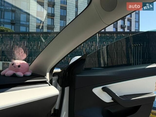 Белый Тесла Модель 3, объемом двигателя 0 л и пробегом 90 тыс. км за 17600 $, фото 7 на Automoto.ua