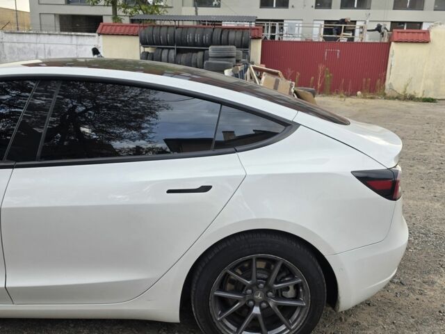 Білий Тесла Модель 3, об'ємом двигуна 0 л та пробігом 140 тис. км за 371 $, фото 1 на Automoto.ua