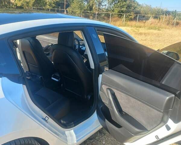 Білий Тесла Модель 3, об'ємом двигуна 0 л та пробігом 147 тис. км за 17000 $, фото 11 на Automoto.ua