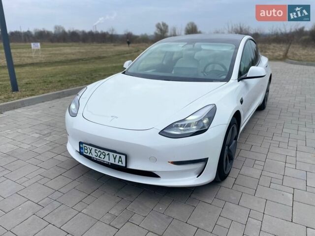 Білий Тесла Модель 3, об'ємом двигуна 0 л та пробігом 61 тис. км за 16700 $, фото 5 на Automoto.ua