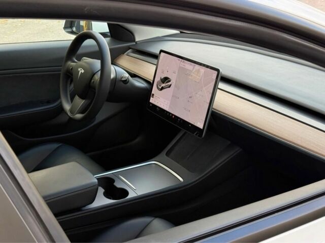 Білий Тесла Модель 3, об'ємом двигуна 0 л та пробігом 68 тис. км за 12300 $, фото 14 на Automoto.ua