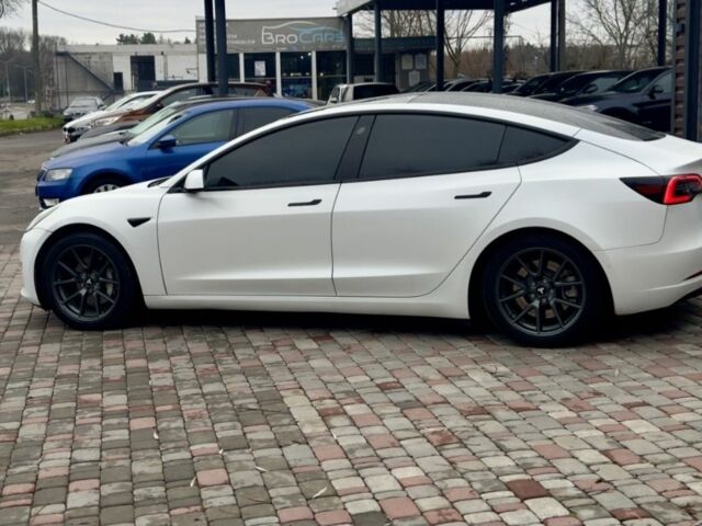 Білий Тесла Модель 3, об'ємом двигуна 0 л та пробігом 84 тис. км за 18950 $, фото 7 на Automoto.ua