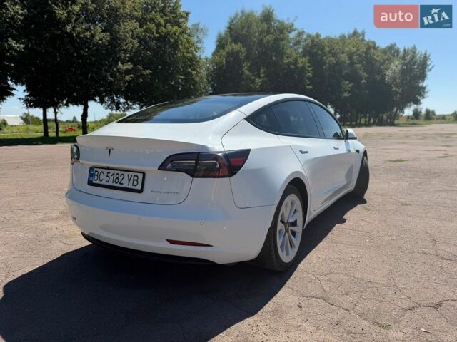 Белый Тесла Модель 3, объемом двигателя 0 л и пробегом 99 тыс. км за 21500 $, фото 28 на Automoto.ua