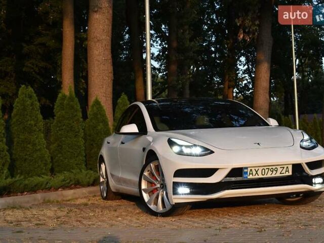 Белый Тесла Модель 3, объемом двигателя 0 л и пробегом 32 тыс. км за 19500 $, фото 5 на Automoto.ua