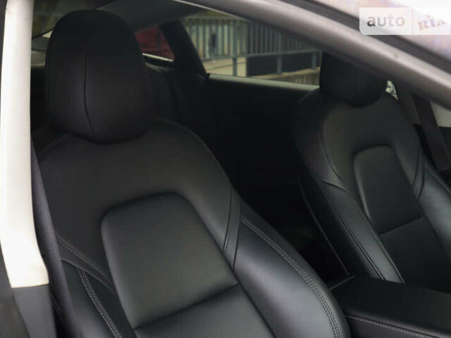 Белый Тесла Модель 3, объемом двигателя 0 л и пробегом 35 тыс. км за 21000 $, фото 15 на Automoto.ua