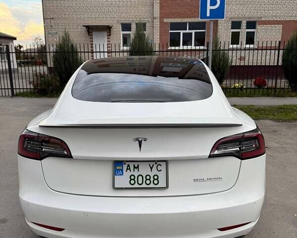 Тесла Модель 3 2021 у Житомирі на Automoto.ua Білий Тесла Модель 3, об'ємом двигуна 0 л та пробігом 107 тис. км за 21500 $, фото 2 на Automoto.ua