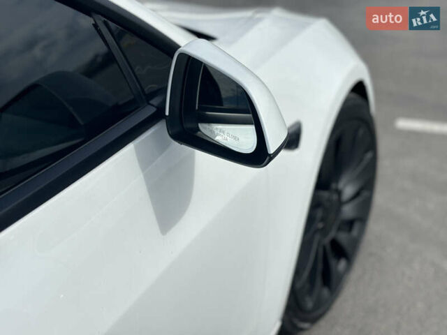 Білий Тесла Модель 3, об'ємом двигуна 0 л та пробігом 85 тис. км за 23999 $, фото 9 на Automoto.ua