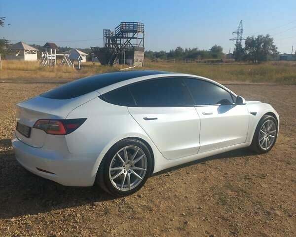 Білий Тесла Модель 3, об'ємом двигуна 0 л та пробігом 147 тис. км за 17000 $, фото 8 на Automoto.ua