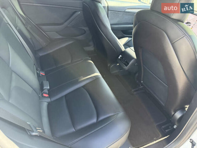 Белый Тесла Модель 3, объемом двигателя 0 л и пробегом 68 тыс. км за 27000 $, фото 15 на Automoto.ua