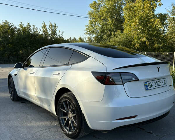 Білий Тесла Модель 3, об'ємом двигуна 0 л та пробігом 110 тис. км за 22900 $, фото 8 на Automoto.ua