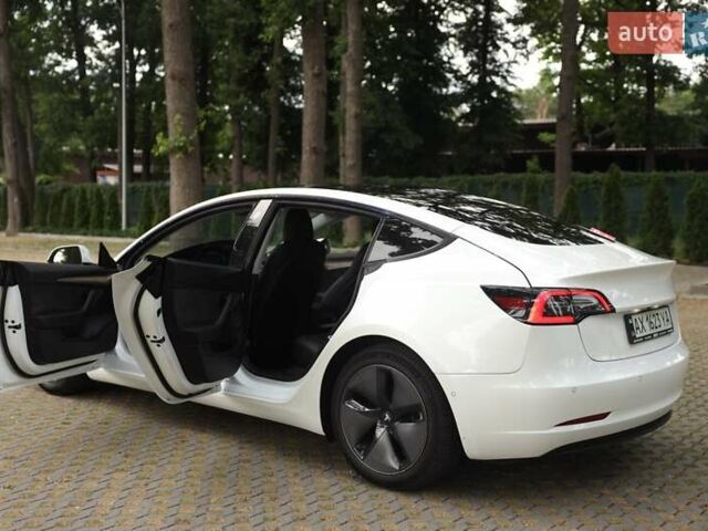 Белый Тесла Модель 3, объемом двигателя 0 л и пробегом 95 тыс. км за 18500 $, фото 15 на Automoto.ua