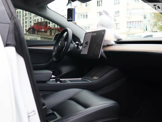 Белый Тесла Модель 3, объемом двигателя 0 л и пробегом 35 тыс. км за 21000 $, фото 45 на Automoto.ua