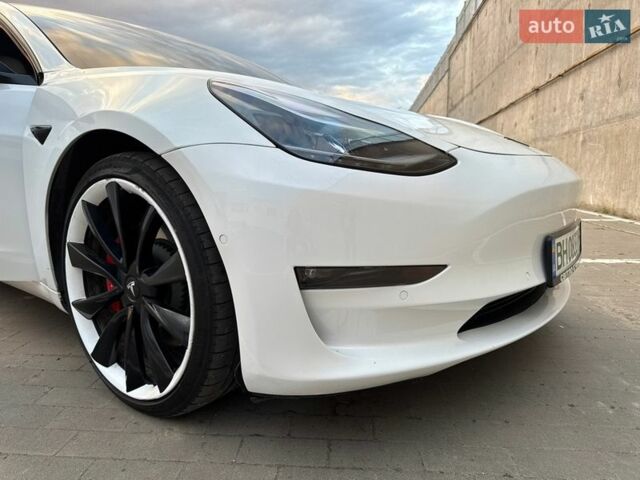 Білий Тесла Модель 3, об'ємом двигуна 0 л та пробігом 62 тис. км за 18500 $, фото 15 на Automoto.ua
