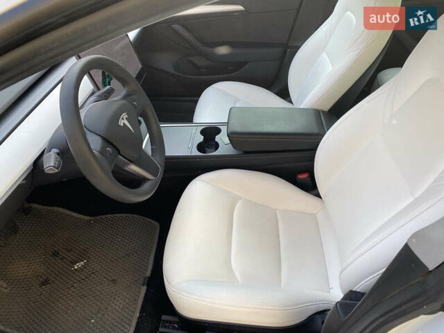 Білий Тесла Модель 3, об'ємом двигуна 0 л та пробігом 52 тис. км за 18500 $, фото 8 на Automoto.ua
