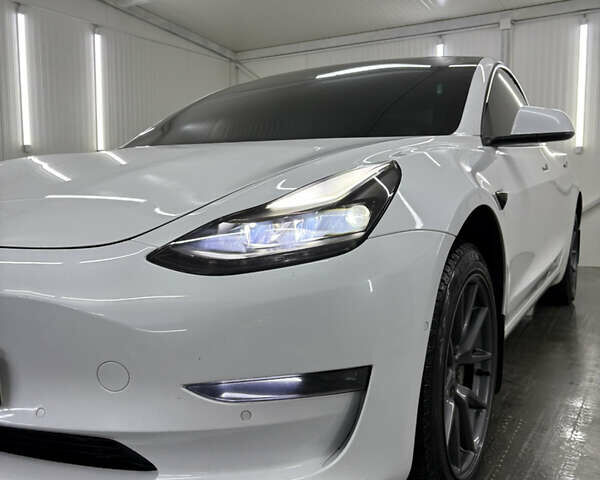 Білий Тесла Модель 3, об'ємом двигуна 0 л та пробігом 113 тис. км за 20200 $, фото 22 на Automoto.ua