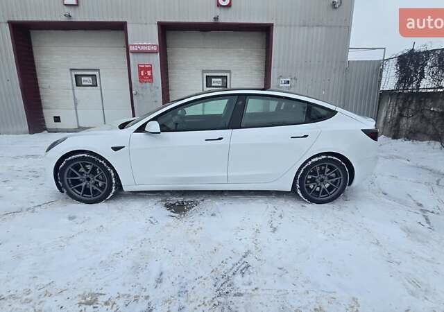 Белый Тесла Модель 3, объемом двигателя 0 л и пробегом 64 тыс. км за 22500 $, фото 3 на Automoto.ua