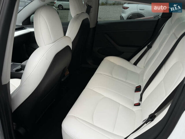 Білий Тесла Модель 3, об'ємом двигуна 0 л та пробігом 64 тис. км за 24900 $, фото 8 на Automoto.ua