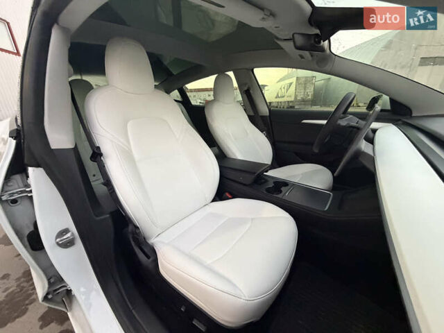 Белый Тесла Модель 3, объемом двигателя 0 л и пробегом 92 тыс. км за 21900 $, фото 33 на Automoto.ua