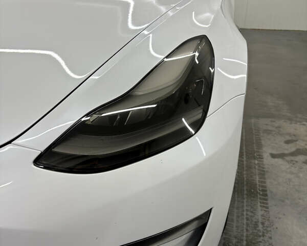 Білий Тесла Модель 3, об'ємом двигуна 0 л та пробігом 113 тис. км за 20200 $, фото 19 на Automoto.ua