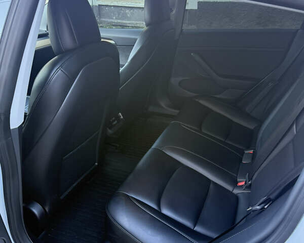 Білий Тесла Модель 3, об'ємом двигуна 0 л та пробігом 106 тис. км за 18500 $, фото 9 на Automoto.ua