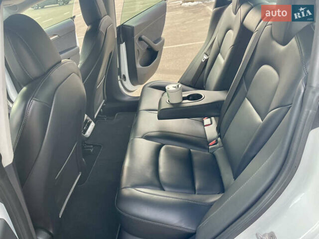 Білий Тесла Модель 3, об'ємом двигуна 0 л та пробігом 65 тис. км за 21000 $, фото 31 на Automoto.ua