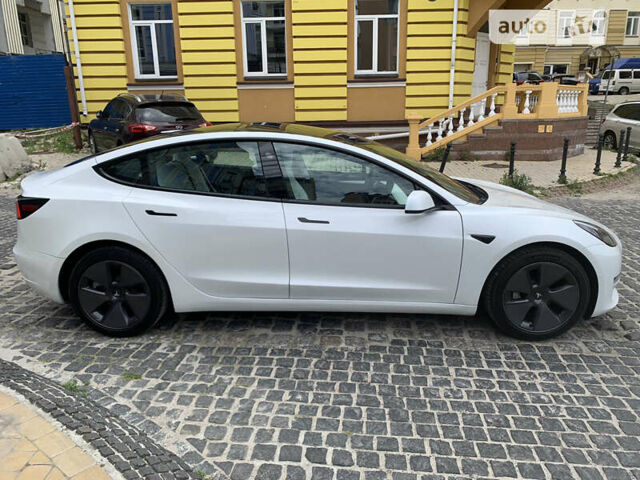 Белый Тесла Модель 3, объемом двигателя 0 л и пробегом 49 тыс. км за 18000 $, фото 3 на Automoto.ua