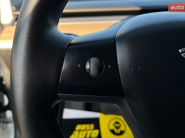 Белый Тесла Модель 3, объемом двигателя 0 л и пробегом 88 тыс. км за 19500 $, фото 11 на Automoto.ua