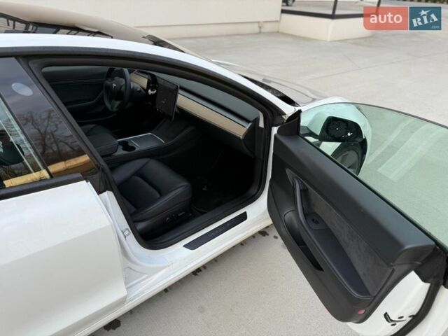 Белый Тесла Модель 3, объемом двигателя 0 л и пробегом 77 тыс. км за 14700 $, фото 19 на Automoto.ua