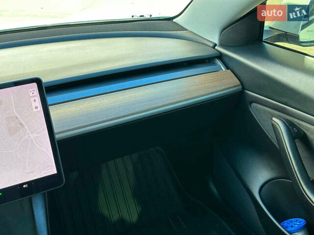 Білий Тесла Модель 3, об'ємом двигуна 0 л та пробігом 70 тис. км за 22340 $, фото 19 на Automoto.ua