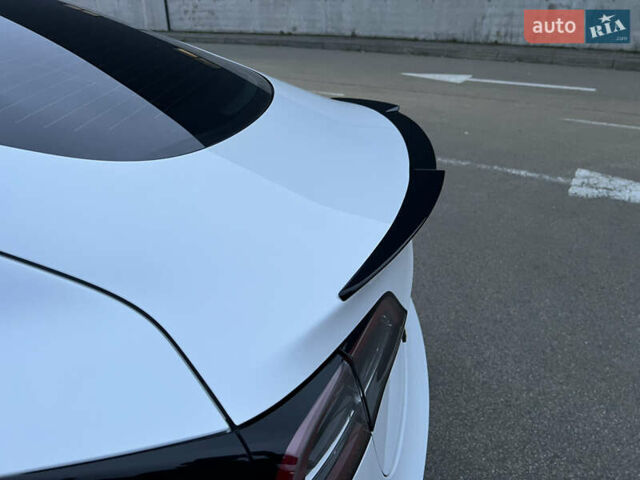 Белый Тесла Модель 3, объемом двигателя 0 л и пробегом 52 тыс. км за 21500 $, фото 12 на Automoto.ua