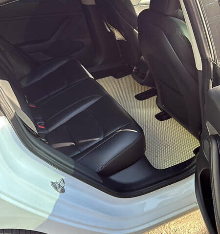 Білий Тесла Модель 3, об'ємом двигуна 0 л та пробігом 100 тис. км за 21500 $, фото 4 на Automoto.ua