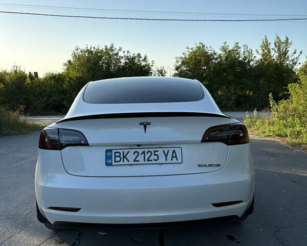 Білий Тесла Модель 3, об'ємом двигуна 0 л та пробігом 110 тис. км за 22900 $, фото 6 на Automoto.ua