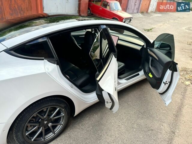 Белый Тесла Модель 3, объемом двигателя 0 л и пробегом 81 тыс. км за 19300 $, фото 9 на Automoto.ua