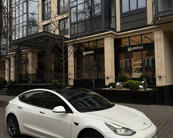 Белый Тесла Модель 3, объемом двигателя 0 л и пробегом 146 тыс. км за 22000 $, фото 1 на Automoto.ua