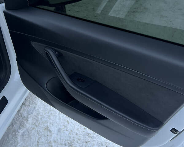 Білий Тесла Модель 3, об'ємом двигуна 0 л та пробігом 181 тис. км за 19000 $, фото 15 на Automoto.ua