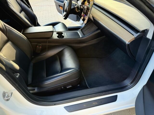 Белый Тесла Модель 3, объемом двигателя 0 л и пробегом 188 тыс. км за 16999 $, фото 19 на Automoto.ua