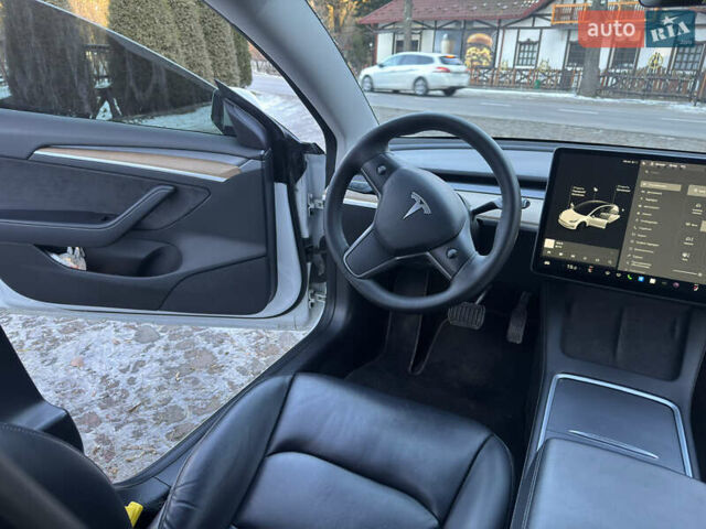 Белый Тесла Модель 3, объемом двигателя 0 л и пробегом 117 тыс. км за 19899 $, фото 2 на Automoto.ua