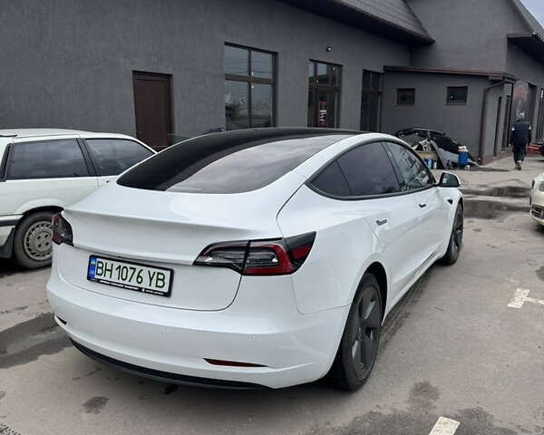 Белый Тесла Модель 3, объемом двигателя 0 л и пробегом 146 тыс. км за 18000 $, фото 2 на Automoto.ua