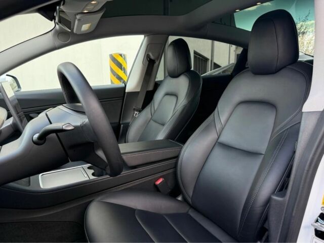 Білий Тесла Модель 3, об'ємом двигуна 0 л та пробігом 68 тис. км за 12300 $, фото 9 на Automoto.ua