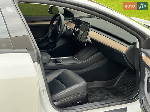 Білий Тесла Модель 3, об'ємом двигуна 0 л та пробігом 107 тис. км за 19999 $, фото 39 на Automoto.ua