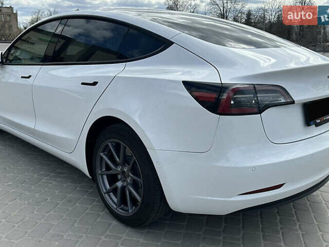 Белый Тесла Модель 3, объемом двигателя 0 л и пробегом 60 тыс. км за 19300 $, фото 5 на Automoto.ua
