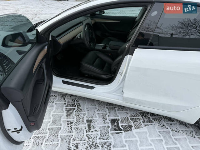 Белый Тесла Модель 3, объемом двигателя 0 л и пробегом 260 тыс. км за 19900 $, фото 21 на Automoto.ua