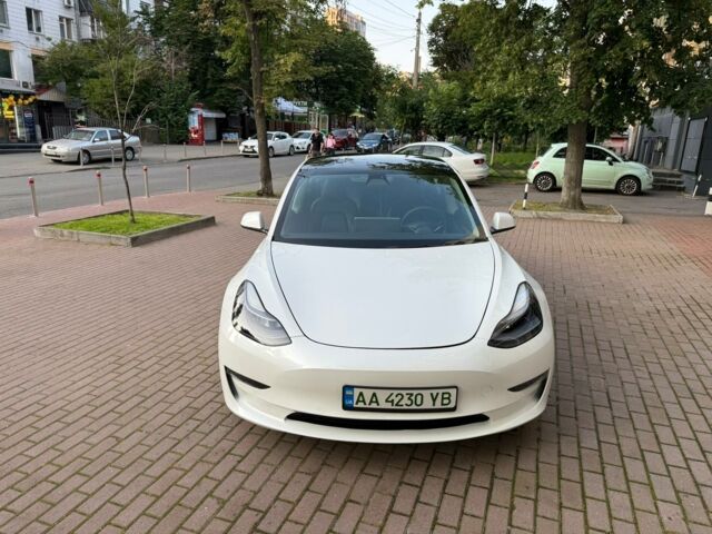 Білий Тесла Модель 3, об'ємом двигуна 0 л та пробігом 43 тис. км за 19000 $, фото 1 на Automoto.ua