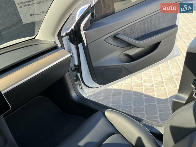 Білий Тесла Модель 3, об'ємом двигуна 0 л та пробігом 39 тис. км за 18500 $, фото 29 на Automoto.ua