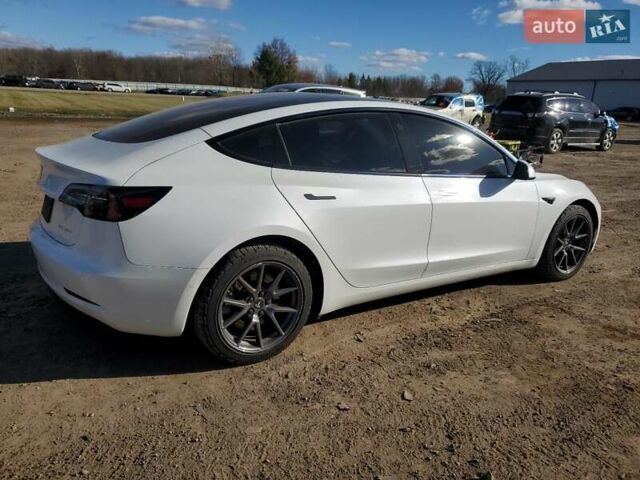 Белый Тесла Модель 3, объемом двигателя 0 л и пробегом 61 тыс. км за 7500 $, фото 2 на Automoto.ua