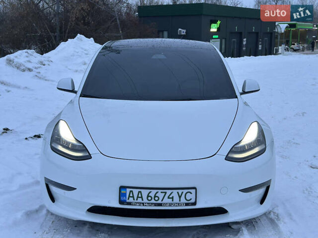 Белый Тесла Модель 3, объемом двигателя 0 л и пробегом 63 тыс. км за 15900 $, фото 1 на Automoto.ua